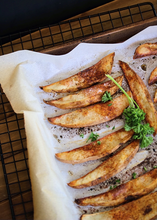 Whole30 Crispy Buffalo Potato Wedges - Beauty and the Bench Press